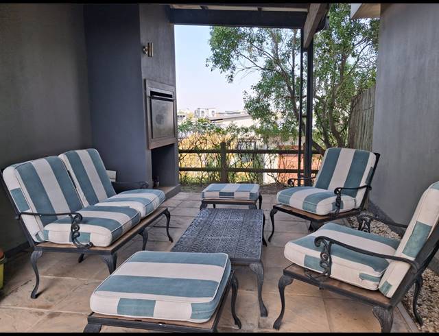 2 BEDROOM TOWNHOUSE FOR SALE IN PALM LAKES ESTATE